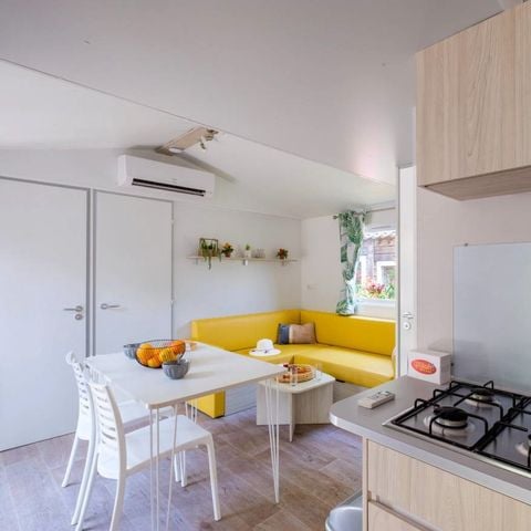 Stacaravan 6 personen - Comfort XL | 2 slaapkamers | 4/6 pers. | Verhoogd terras | Airconditioning | TV