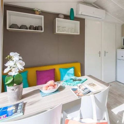Stacaravan 6 personen - Comfort | 2 Slaapkamers | 4/6 Personen | Enkel terras | Airconditioning | TV