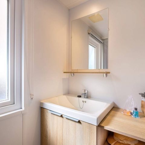 Mobilheim 4 personen - Comfort | 2 Zi. | 4 Pers. | Erhöhte Terrasse | 2 Bäder | Klimaanlage | TV