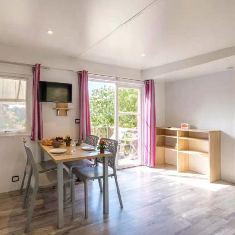 MOBILHOME 4 personnes - Mobil-home | Comfort | 2 Ch. | 4 Pers. | Terrasse surélevée | Clim. | TV