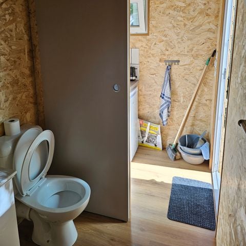 Kampeerplaats - Premium standplaats met privétoilet/keuken voor 1/6 personen