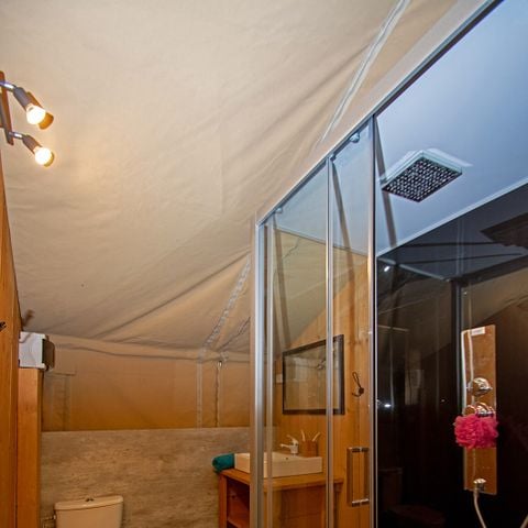 Tente en toile et en bois 5 personnes - Tente lodge premium avec sanitaires 5 personnes