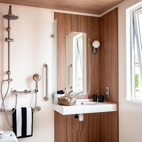 Mobilheim 6 personen - Premium-Zimmer mit 3 Schlafzimmern, barrierefrei