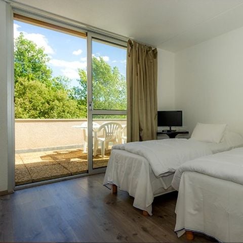 Hotelkamer 4 personen - Slaapkamer | 4 Pers | Verhoogd terras | TV