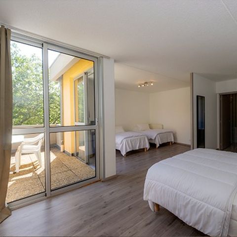 Kamer 4 personen - Slaapkamer | 4 Pers | Verhoogd terras | TV