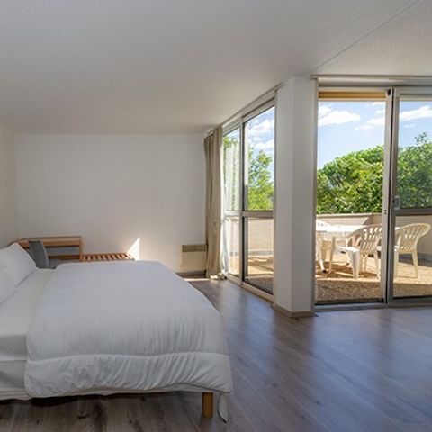 BEDROOM 4 people - Bedroom | 4 Pers | Raised terrace | TV