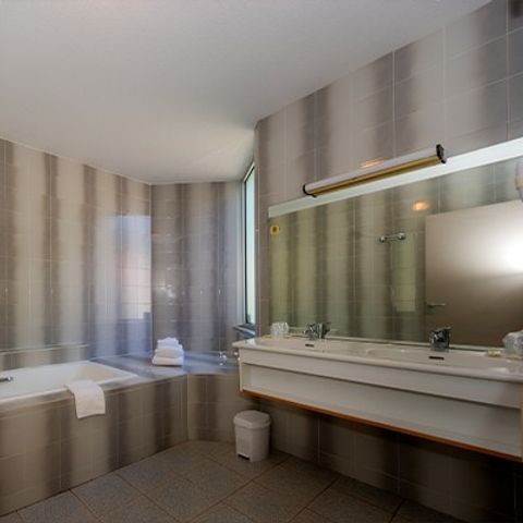 BEDROOM 4 people - Bedroom | 4 Pers | Raised terrace | TV