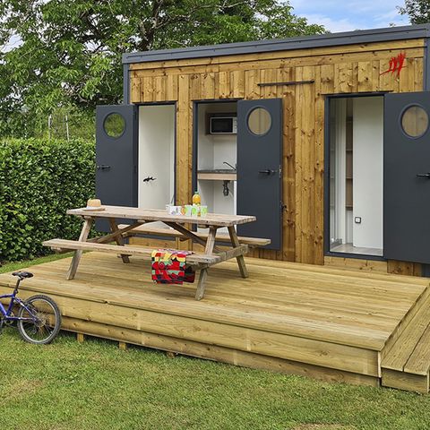 STAANPLAATS - Standplaats met privé sanitair voor 2 personen.