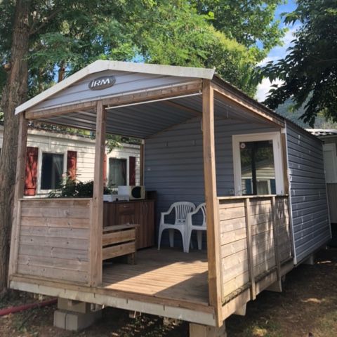 BUNGALOW 4 personnes - 2 chambres sans sanitaires cuisine extérieur