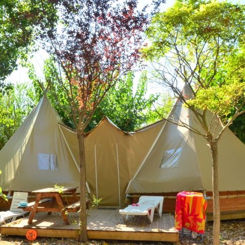 Accommodation 6 persons - Double Tipi (without sanitary facilities)