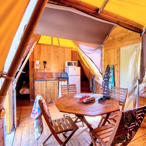 AUßERGEWÖHNLICHE UNTERKUNFT 6 Personen - Doppel-Tipi (ohne Sanitäranlagen)