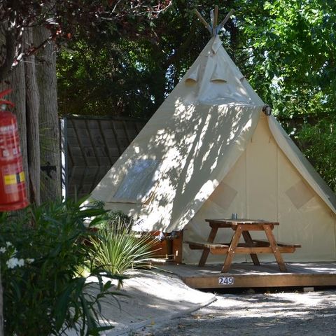 Tent 4 persons - 18m² tepee (no sanitary facilities)