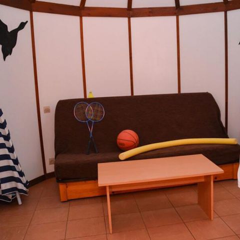 MAISON 4 personnes - CABANE CAMARGUAISE (mezzanine accessible par échelle)