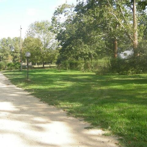 Stellplatz - STELLPLATZ mit 1 Auto