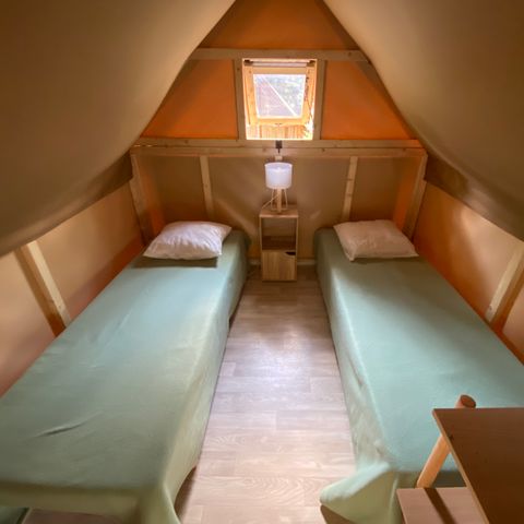 Canvas and wooden tent 2 persons - Cyclolodge without sanitary facilities, without kitchen, 1 room
