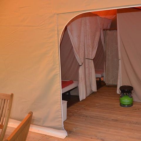 Canvas and wooden tent 6 persons - Lodge Canada Confort (6p-3ch) 35m² without sanitary facilities