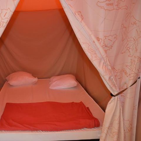 Canvas and wooden tent 6 persons - Lodge Canada Confort (6p-3ch) 35m² without sanitary facilities