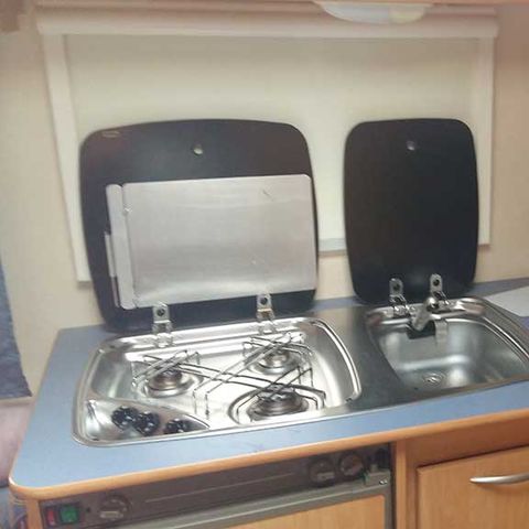 CARAVANA 2 personas - con toldo sin instalaciones sanitarias, 1 habitación