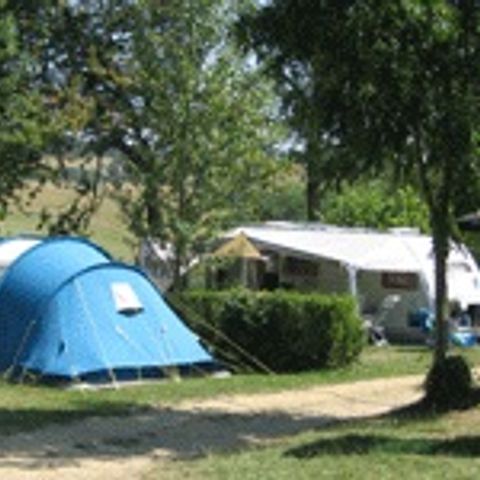 EMPLACEMENT - Forfait Emplacement Nature sans électricité (pour tente, caravane et camping-car).