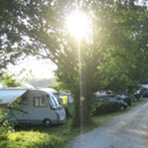 EMPLACEMENT - Forfait Emplacement Nature sans électricité (pour tente, caravane et camping-car).