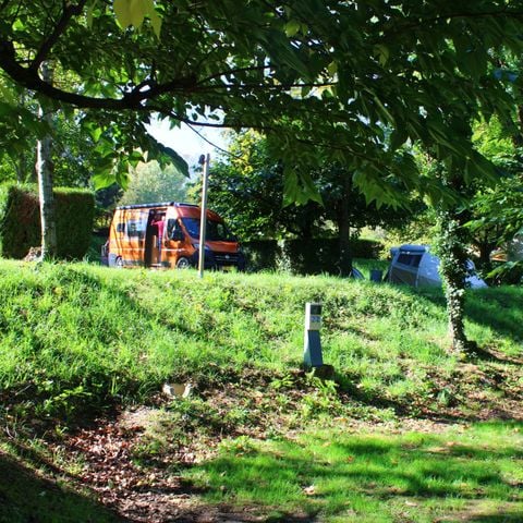 PLOT - Natural pitch without electricity (for tent, caravan and motor home).