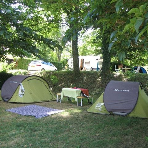 PLOT - Natural pitch without electricity (for tent, caravan and motor home).