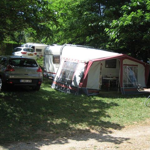 EMPLACEMENT - Forfait Emplacement Confort avec électricité 10A (pour tentes, cavaranes et camping-cars)