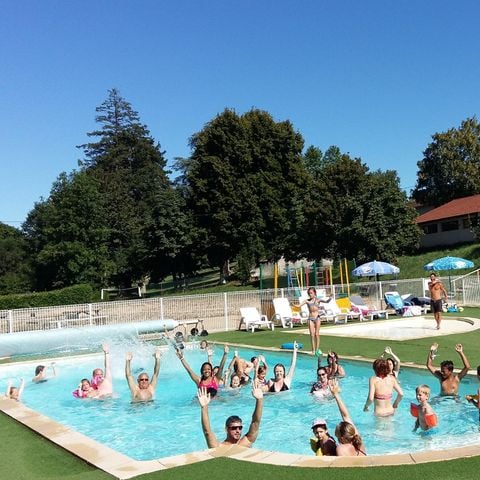 Stellplatz - Pauschale Stellplatz Confort mit Strom 10A (für Zelte, Kavaranen und Wohnmobile)