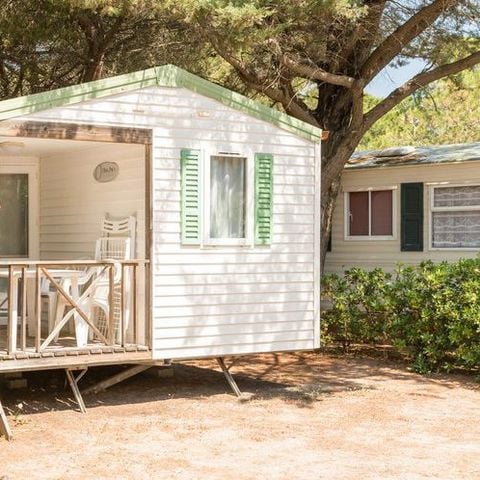 Stacaravan 4 personen - Classic XL | 2 slaapkamers | 4 pers. | Eenpersoons terras | TV