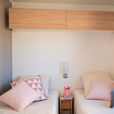 MOBILE HOME 6 people - | Comfort XL | 2 Bedrooms | 4/6 Pers. | Raised terrace | Air conditioning | TV
