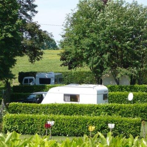 Stellplatz - Wohnwagen oder Wohnmobil mit Strom