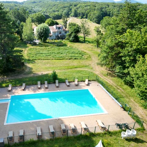 Pitch - Mole: semi-shaded, with electricity in the heart of the wood