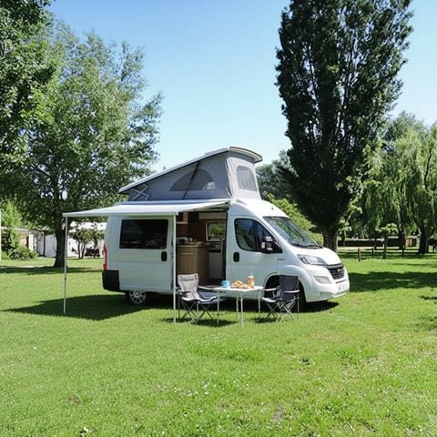 Kampeerplaats - Standplaats | Essentieel | Voertuig -7m | <85m² | Elektriciteit | Geen water