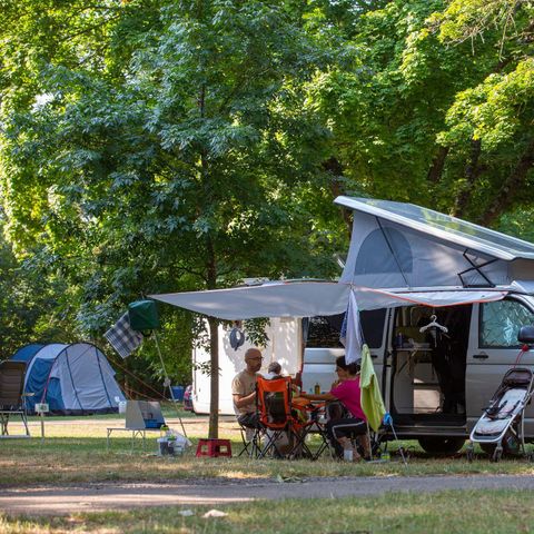 PARCELA - Paquete confort, con electricidad 1/2 pers.