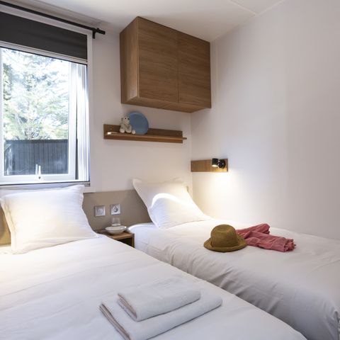 Mobilheim 6 personen - Premium 34m² (3 Zimmer - 6 Betten) + überdachte Terrasse + TV + inkl. Bettwäsche und Handtücher