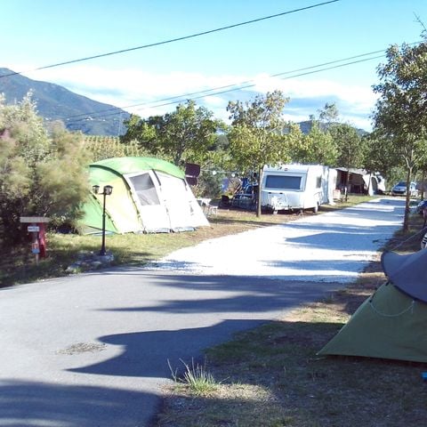 EMPLACEMENT - Emplacement + véhicule + électricité