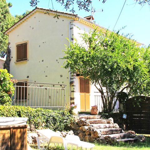 VILLA 8 people - PROVENCALE (garden and private jacuzzi)