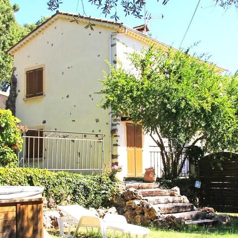 Villa 8 persons - PROVENCALE (garden and private jacuzzi)