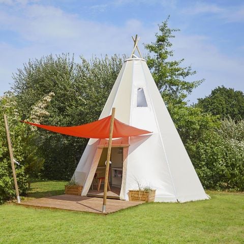 UNUSUAL ACCOMMODATION 4 people - Tipi