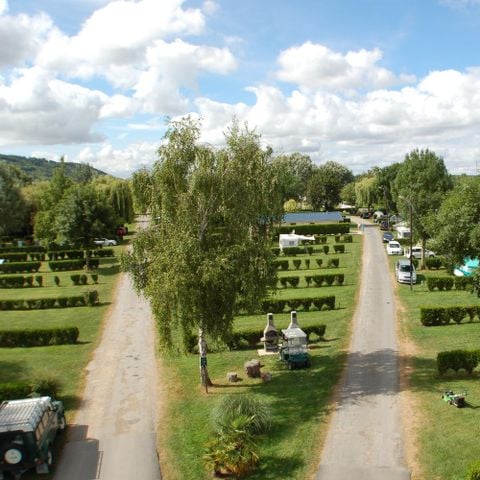 EMPLACEMENT - Forfait Confort : voiture + caravane ou tente ou camping-car + électricité (6A)