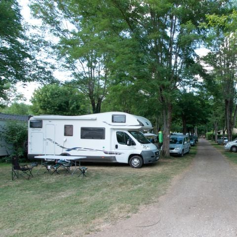 Emplacement - Forfait 2 personnes - Électricité - 80-110m²