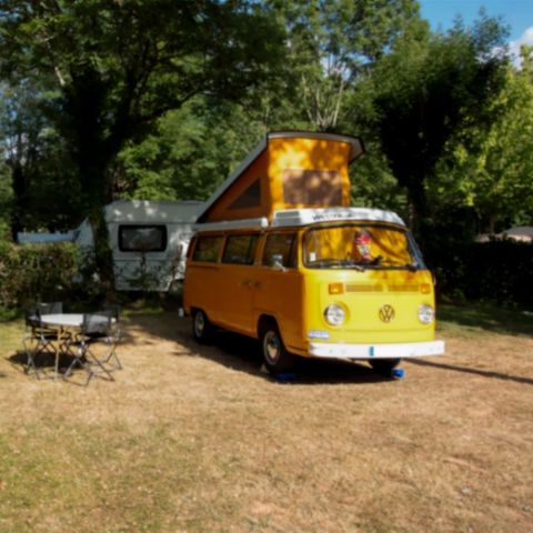 Pitch - Package for 2 persons + electricity (80-110m²)