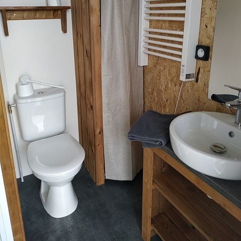 EMPLACEMENT - Emplacement Luxe avec branchement électrique 10A et sanitaires individuels