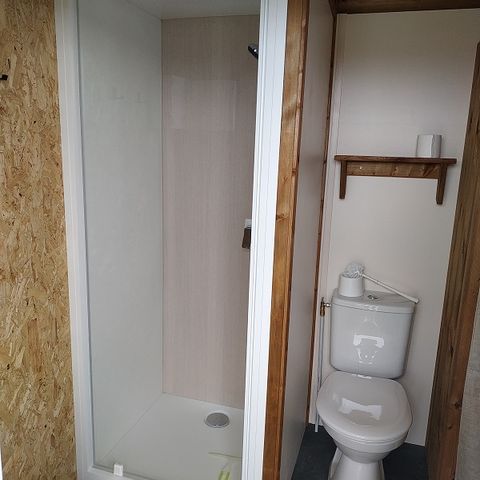Kampeerplaats - Luxe kampeerplaats met 10A elektriciteitsaansluiting en individueel sanitair