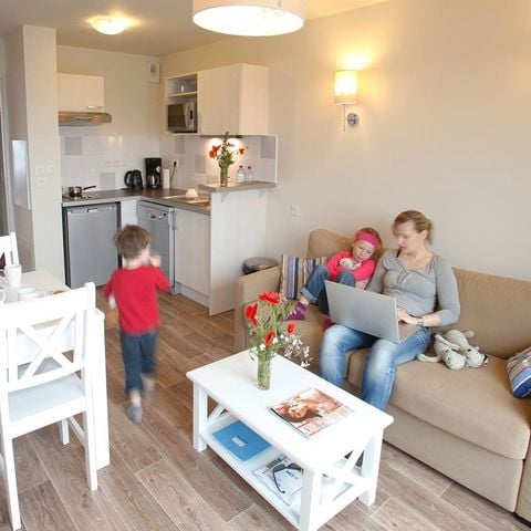 HOUSE 8 people