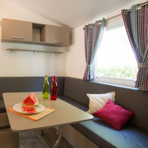Stacaravan 6 personen - 2 kamers voor 4 volwassenen en 2 kinderen,