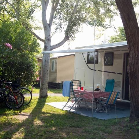 PARCELA - Parcela natural para tienda/caravana/autocaravana con electricidad 10A