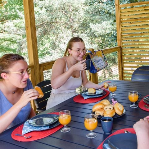 Mobilheim 6 Personen - Premium 32m² 3 Schlafzimmer - Halboffene Terrasse - KLIMA + TV + Bettwäsche + Handtücher inklusive