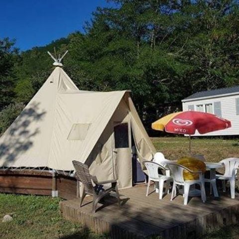 Tente en toile et en bois 4 personnes - Tipi Standard 18m² - 2ch - Sans sanitaire