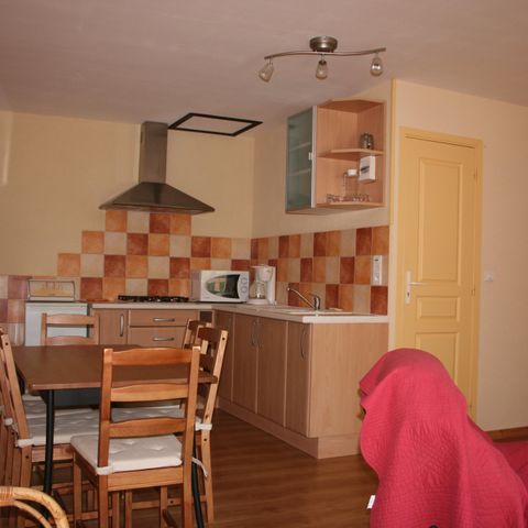 APARTMENT 6 people